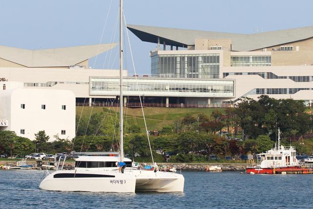 Multi hull