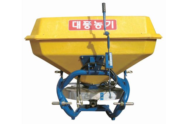 비료살포기 대형 (기계식+유압실린더)