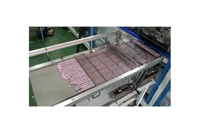 Candy Feeder
