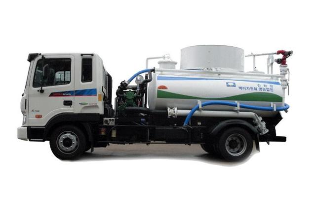 Auto hose reel equipped Vacuumcar