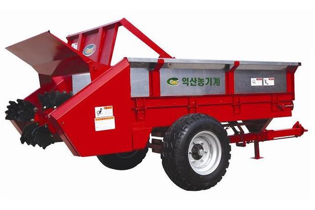 트랙터용 퇴비살포기