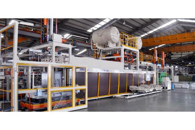 Vacuum thermo forming machine